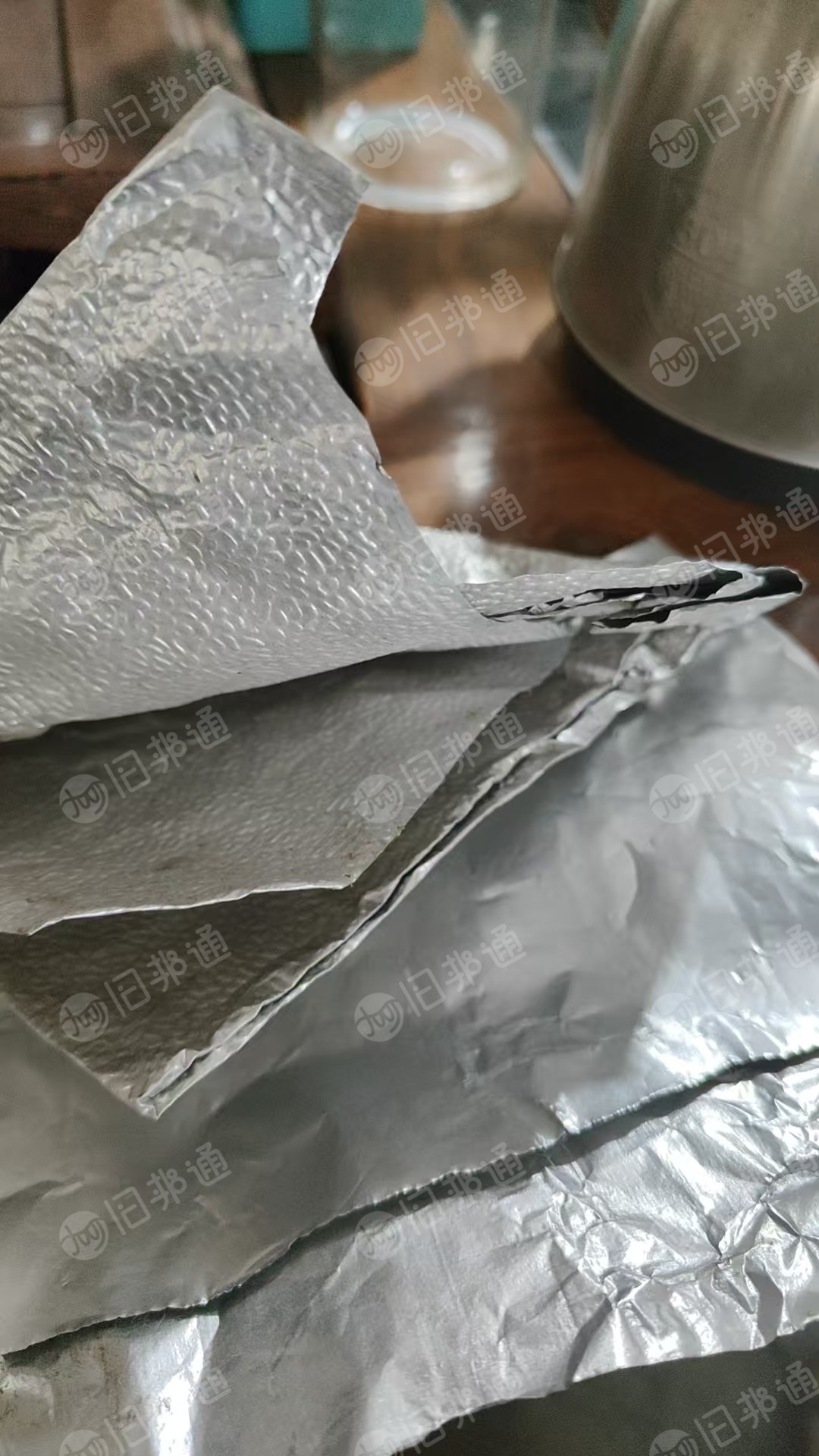 出售铝箔辊子料，一种纯铝，一种带点毛毛，现货10吨