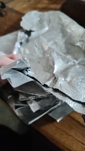 出售铝箔辊子料，一种纯铝，一种带点毛毛，现货10吨