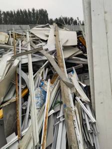 出售门窗铝合金废料，还有设备上下来的铝件，现货十多吨