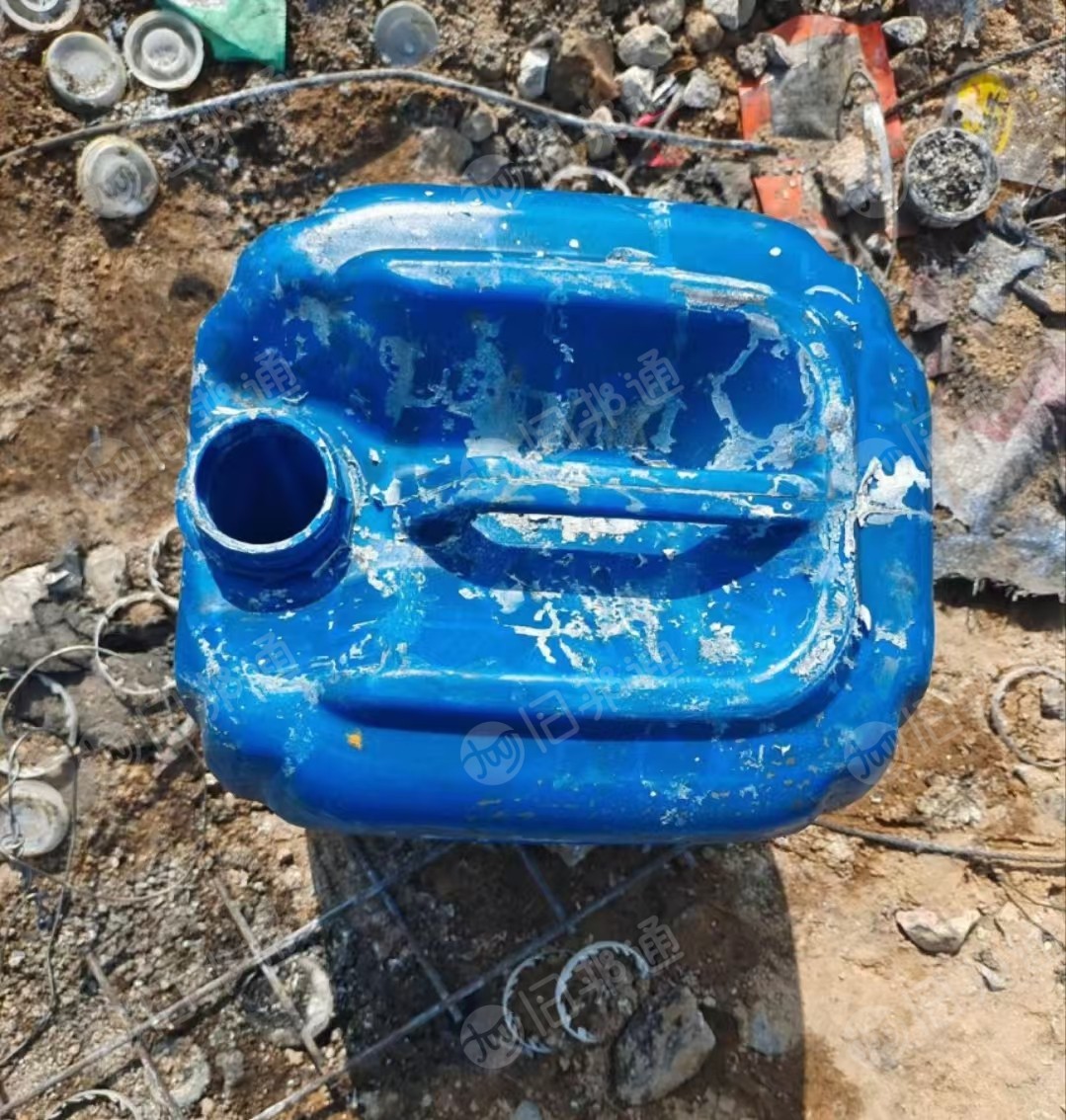 出售低压蓝桶黑桶压块，现货够挂