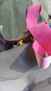 长期大量出售软PVC涉水裤边角料