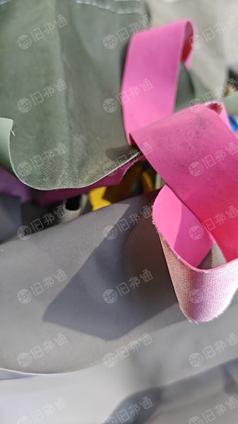 长期大量出售软PVC涉水裤边角料