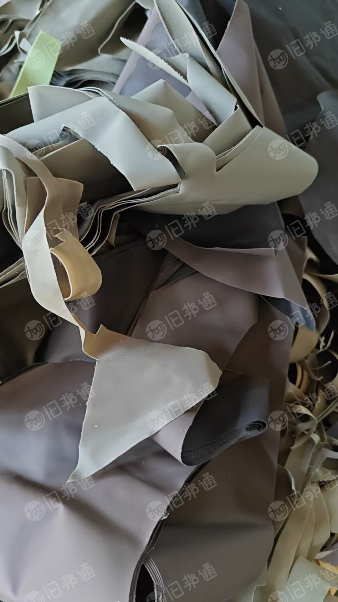 长期大量出售软PVC涉水裤边角料