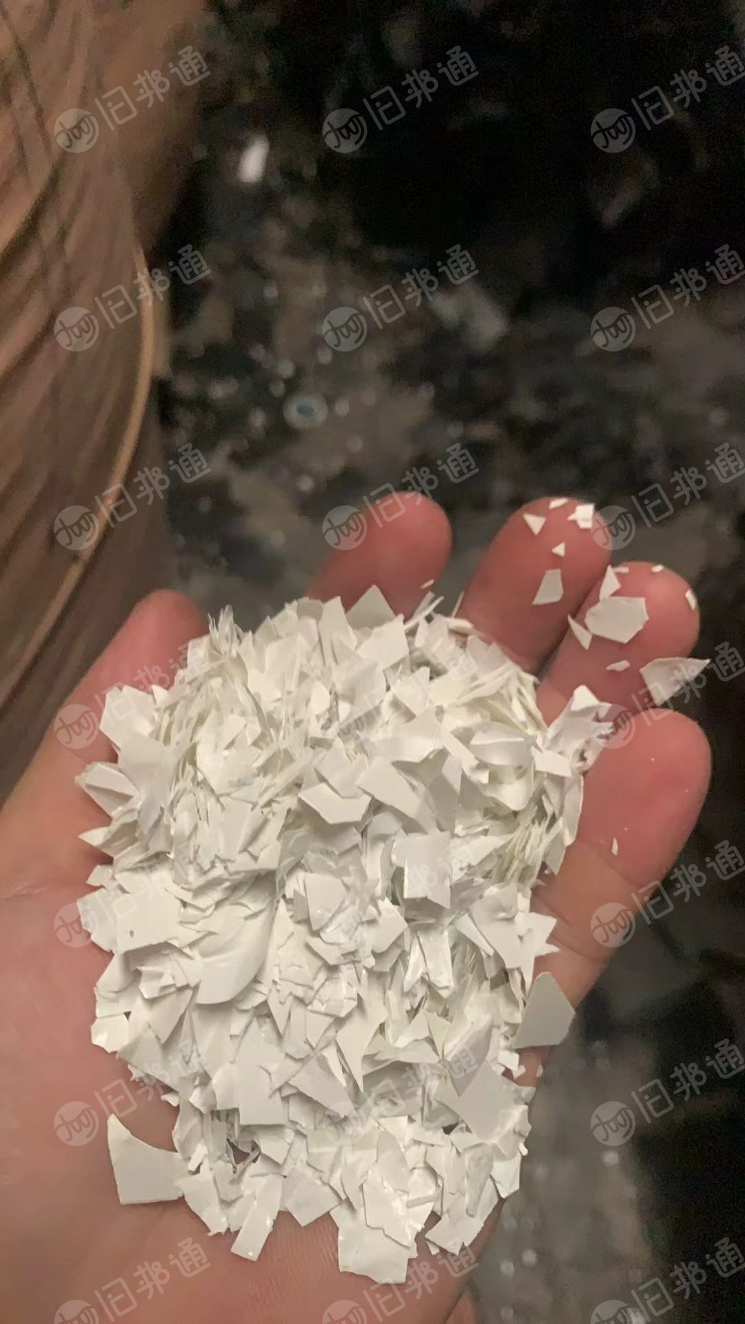 求购电子厂阻燃PC废料，不带胶纯白色、透明料，冲击60以上