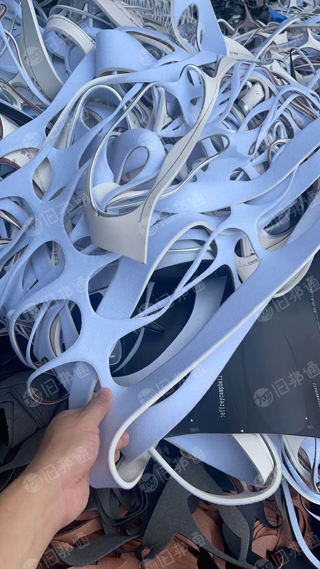 长期出售PVC皮革带毛料