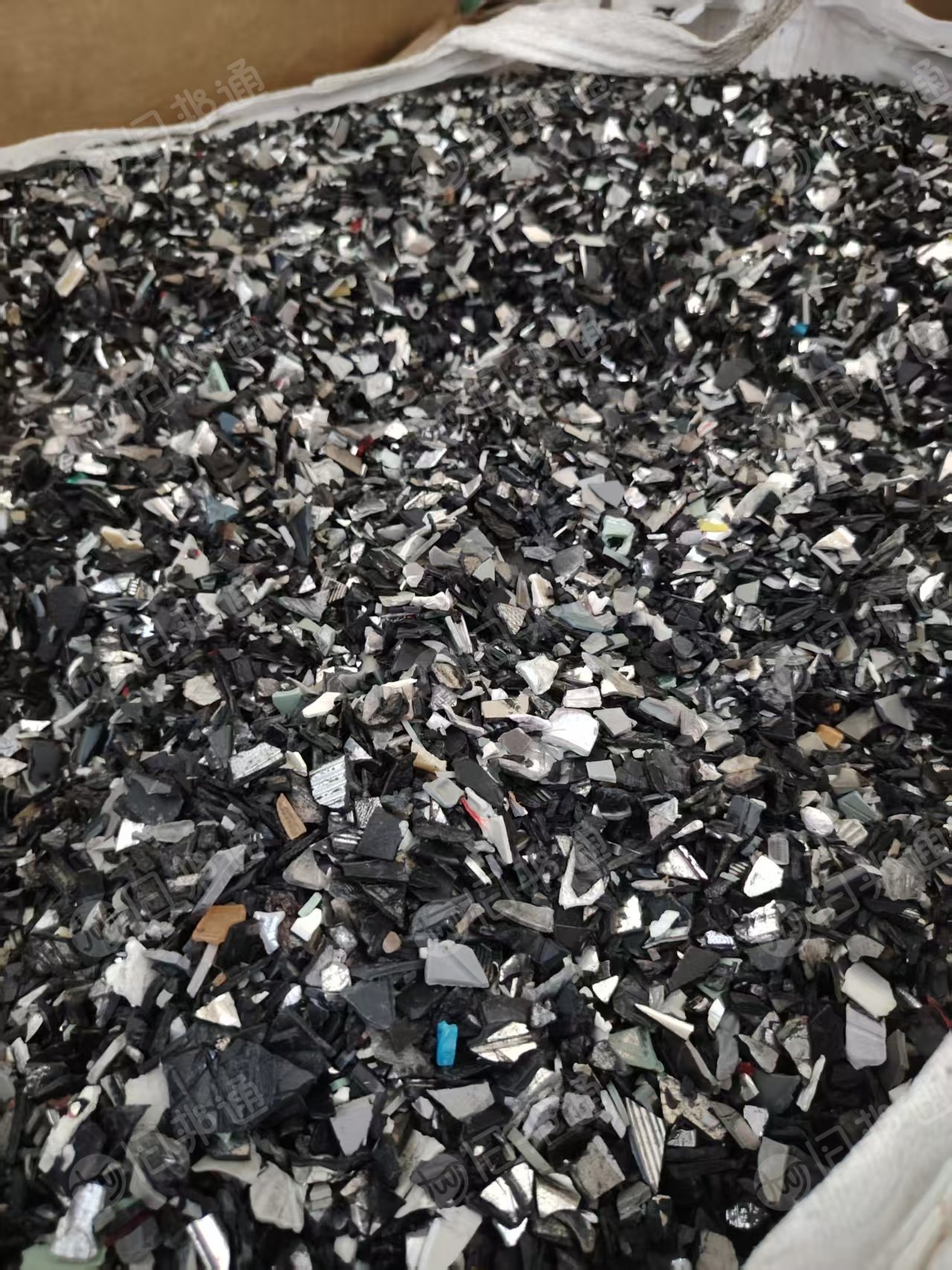 出售PC破碎料，汽车车灯里面的纯PC破碎料