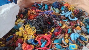 出售PVC机头料，是105度汽车线下来的，没有其他杂料，现货14吨左右