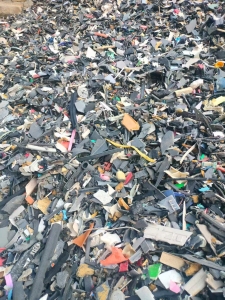 出售汽车报废厂出来的塑料