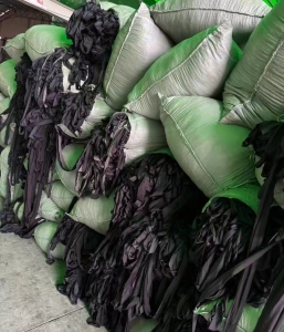 长期出售黑色涤纶布条，中间有带胶，现货有20多吨，货在江苏苏州