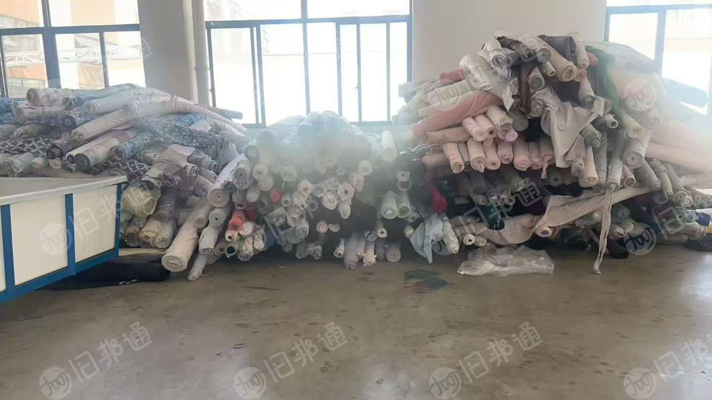 织布厂长期出售涤纶大小卷布，涤纶磨毛布，有白色涤纶坯布，也有杂色，货在浙江湖州