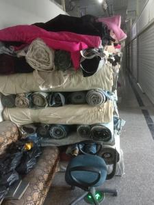 出售做鞋的库存布料，牛仔布，帆布，亚麻布，还有带涂层的，现货九米六一车