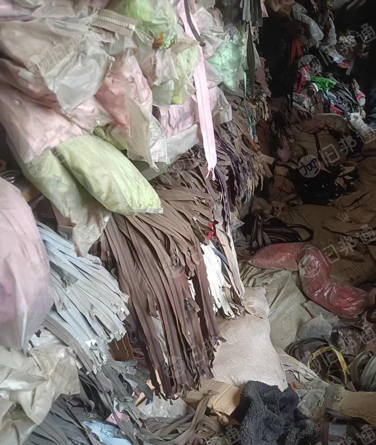 出售拉链，什么材质都有，现货十来吨