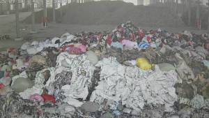 大量收购服装厂黑料，废布条下脚料，一切可燃烧料，旧衣服黑料