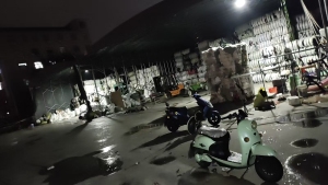 长期出售布边料，弹丝料，袜子料，含丙纶的，黑色和白色好几种，可开花用，现货三百吨，在浙江绍兴