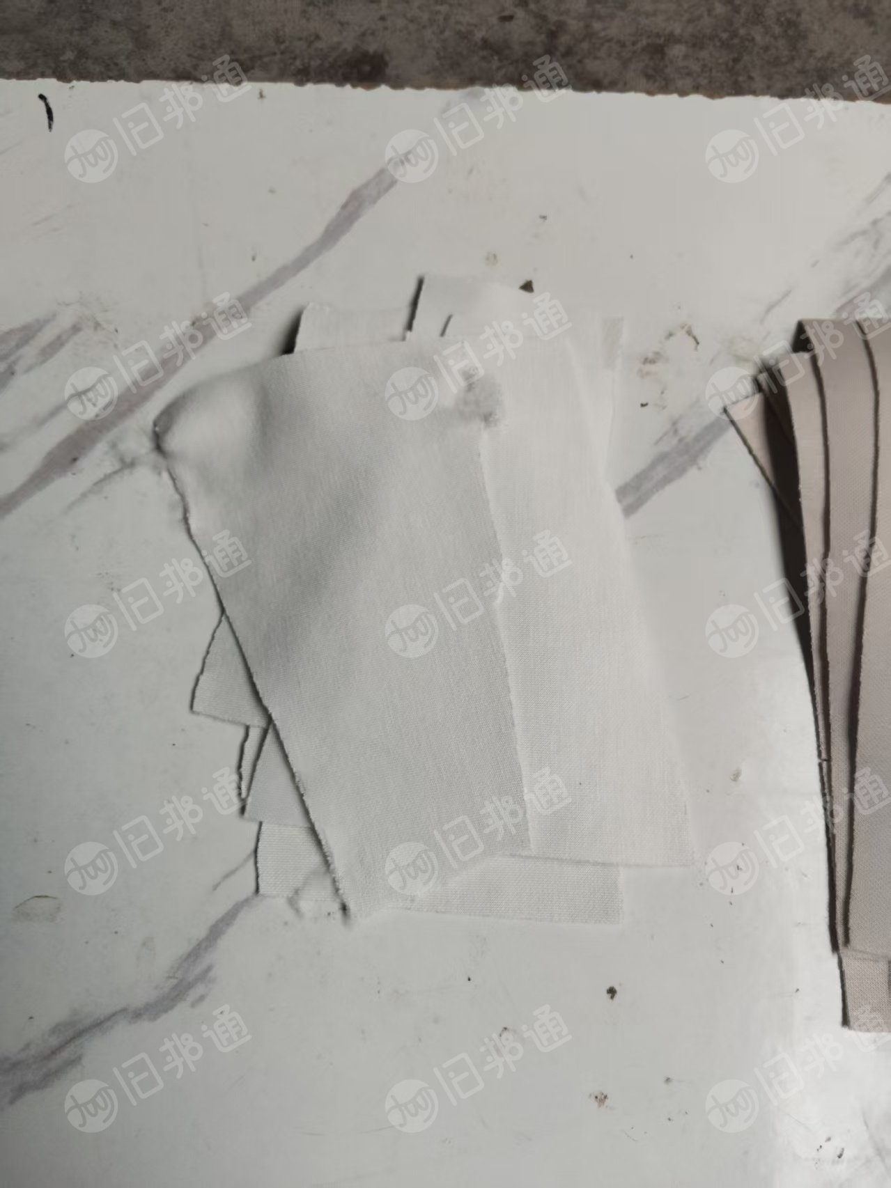 厂家长期出售服装废布，各种材质的都有，统货出，月供5吨左右，厂在湖南常德