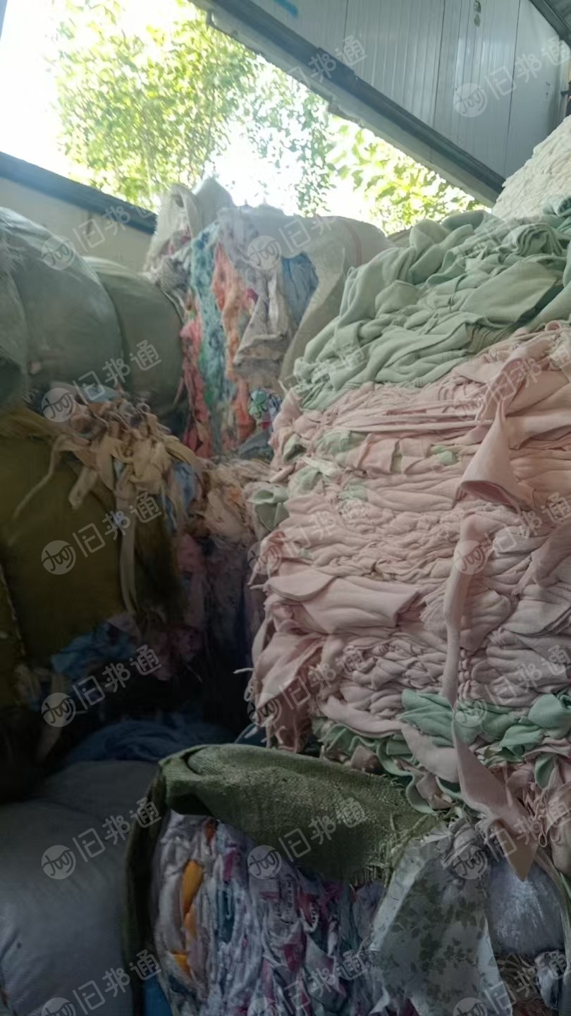 长期出售涤纶废布，绒布边角料，现货有百十吨，货在河南新乡