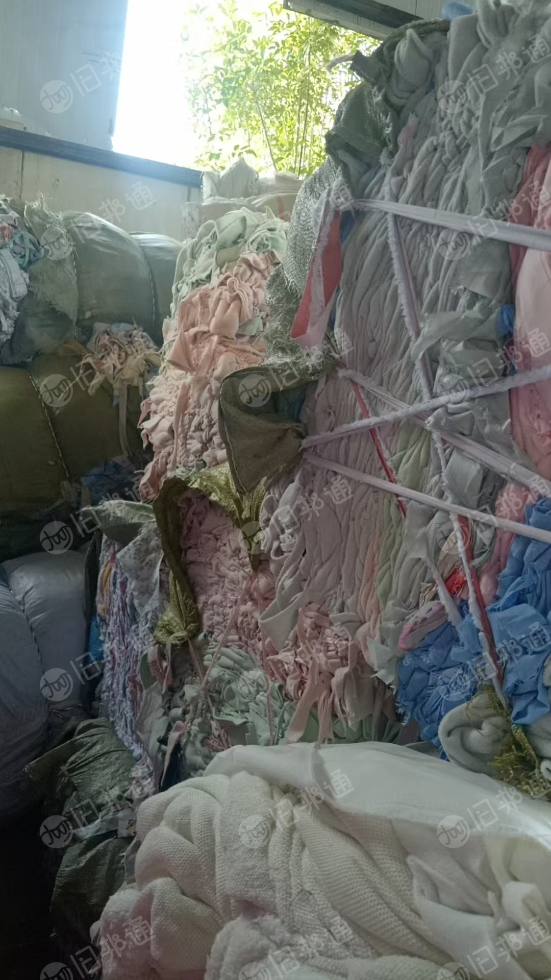 长期出售涤纶废布，绒布边角料，现货有百十吨，货在河南新乡