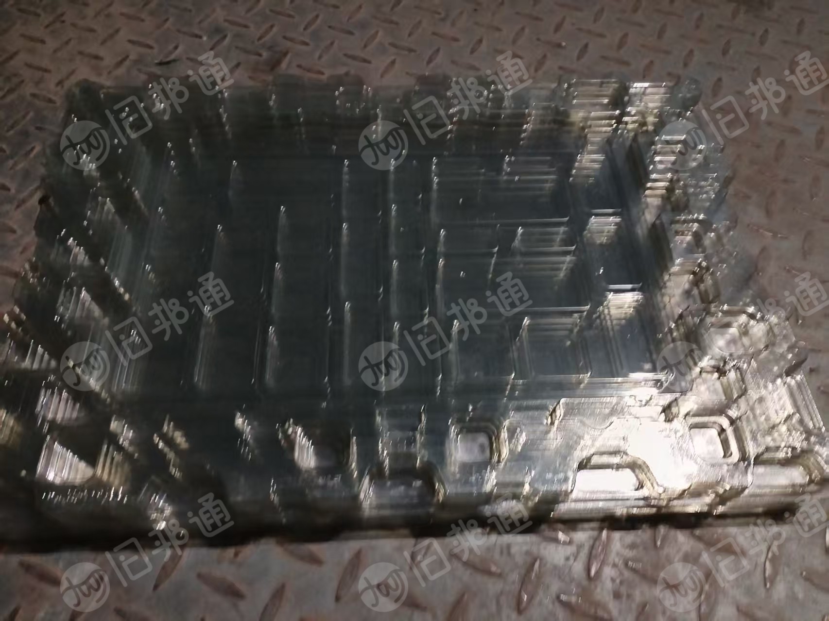 出售pet吸塑片破碎料，干粉的，月供200吨