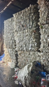 出售餐盒压块，纯饭盒压块，现货40吨