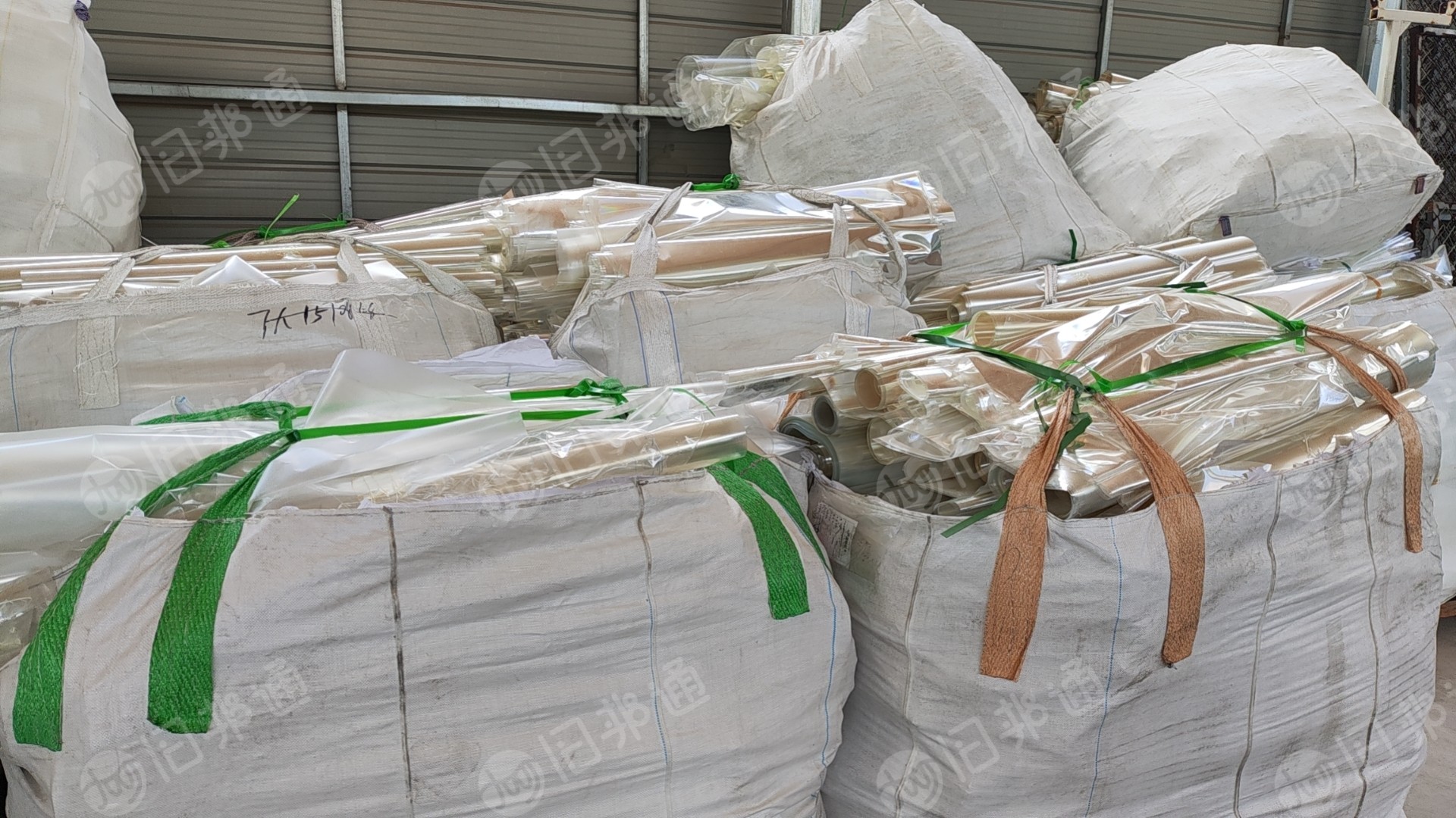 出售pet复合膜，可分离，有带点轻胶，月供30吨