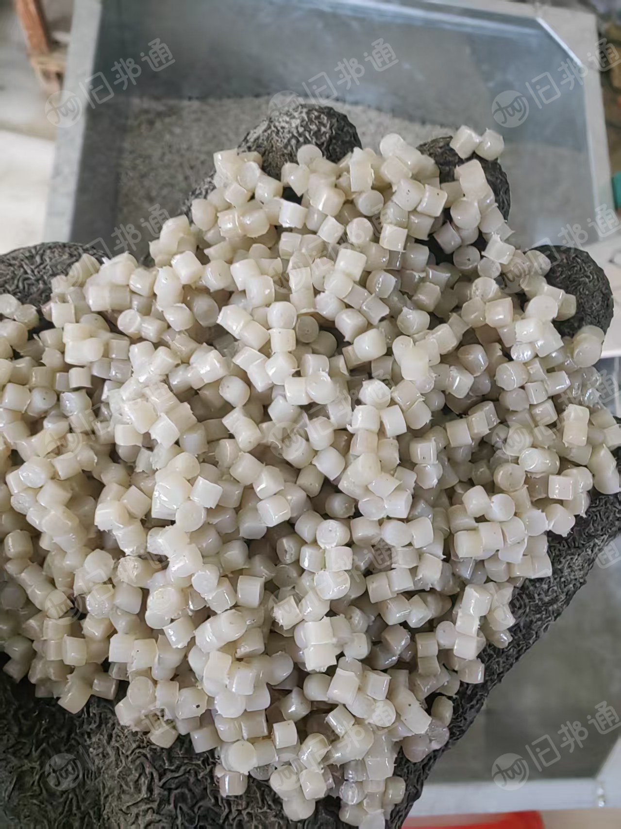 出售珍珠棉颗粒，两张80，一张60的，现货几吨