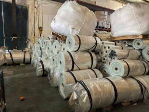 长期出售卷膜，PET材质，3丝，没有带胶，可二次利用，现货有70-80吨，货在江苏苏州