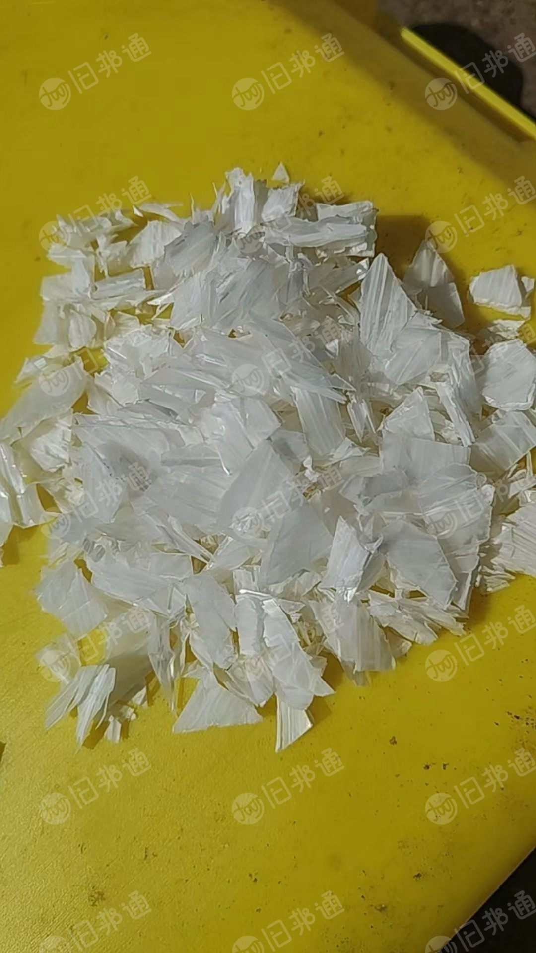 出售全漂PP空心板破碎料，乳白和透明的，现货4吨