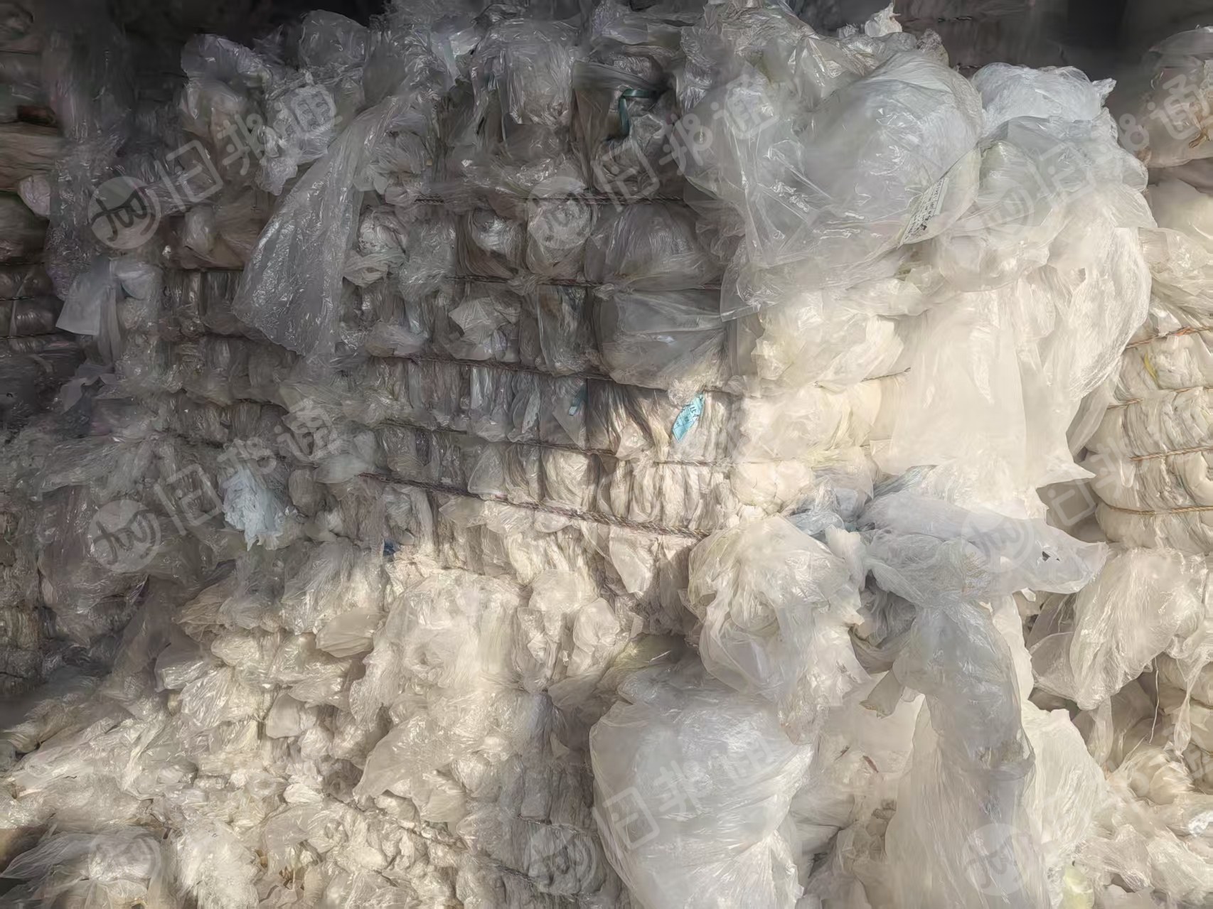 出售干造高压膜废料，纯平板膜现货十五六吨，缠绕膜和平板膜混打的五六吨，缠绕膜占比80%左右