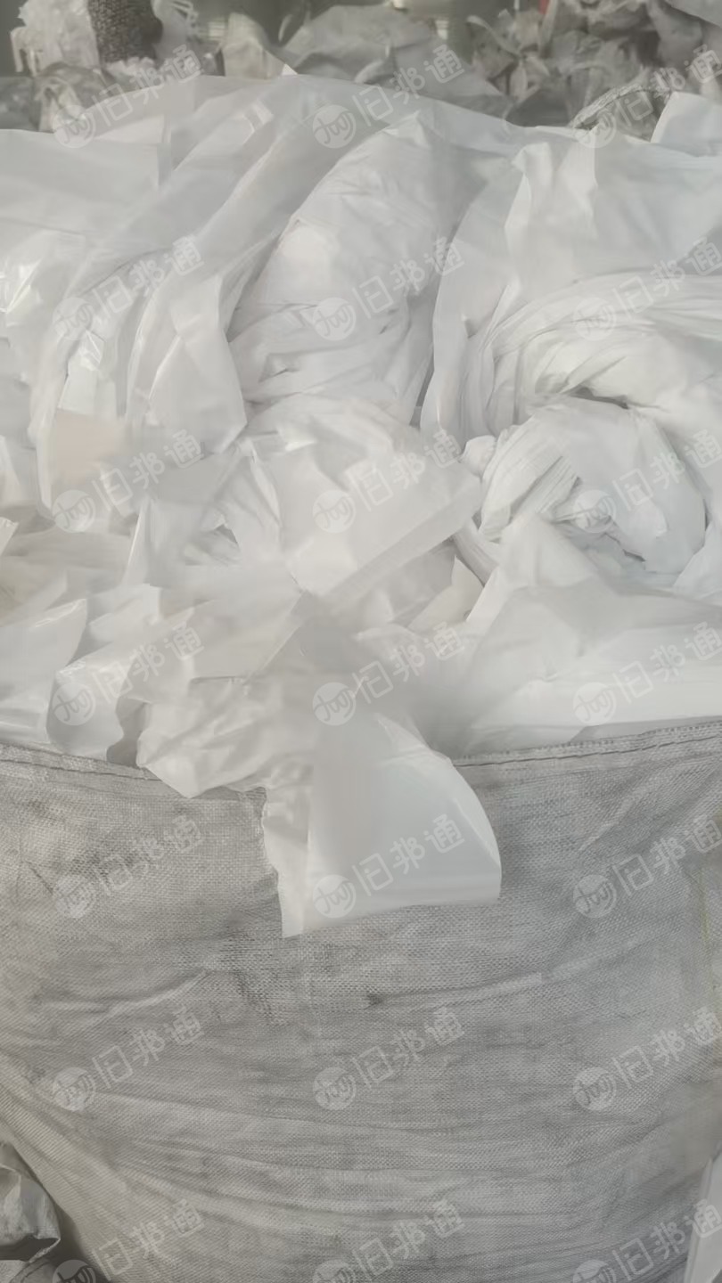 出售拆解下来的低压pe隔离膜,单面带涂层的,月供30吨左右
