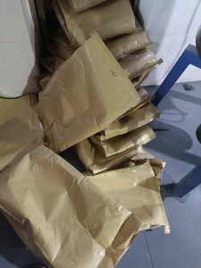 出售牛皮纸塑袋,可再利用,现货大几千个