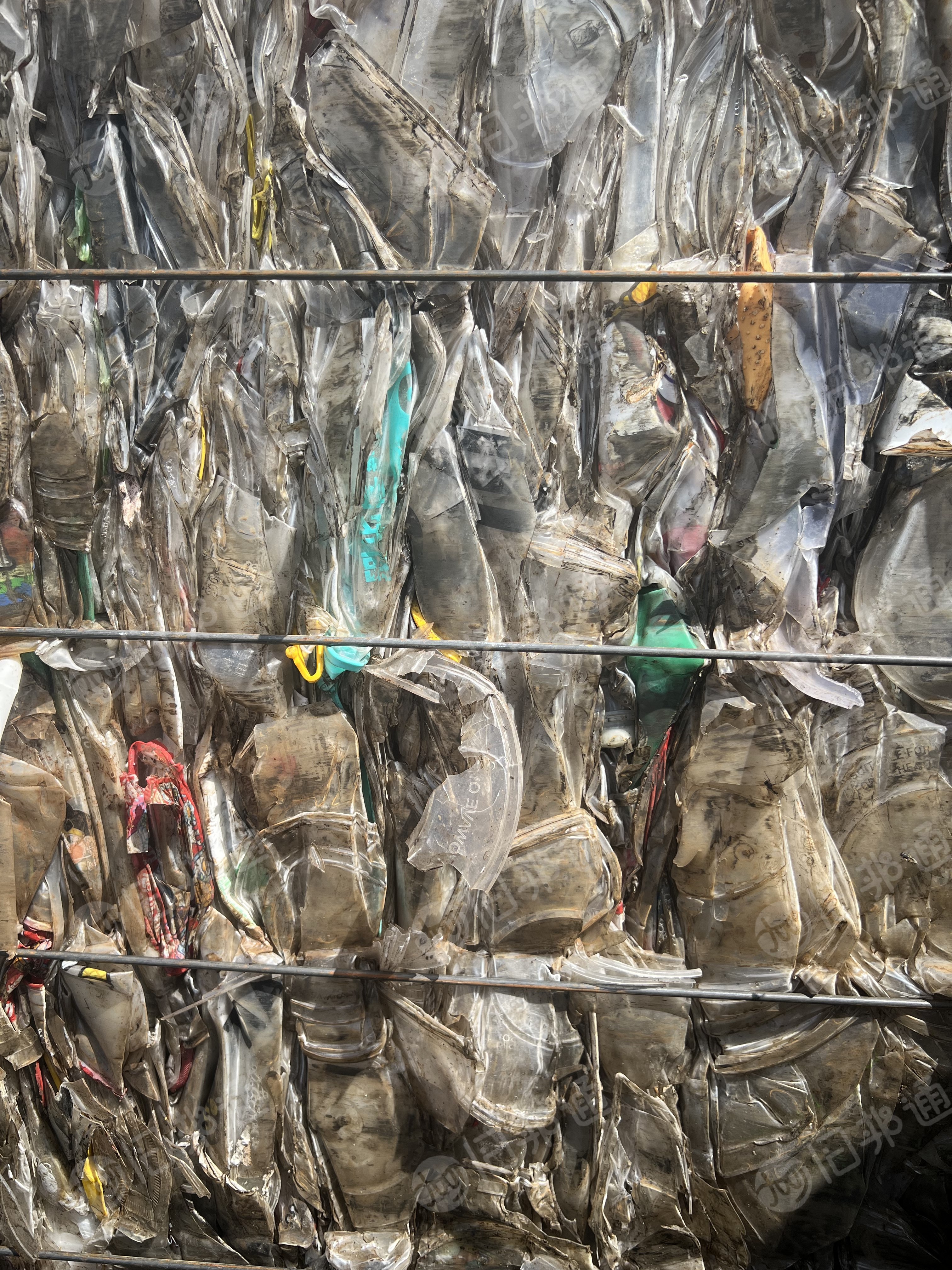 出售餐盒压块，掺有一些奶茶杯，现货7吨多