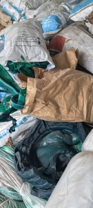 出售PE高压机头料，吹膜厂下来的，9.6米一车