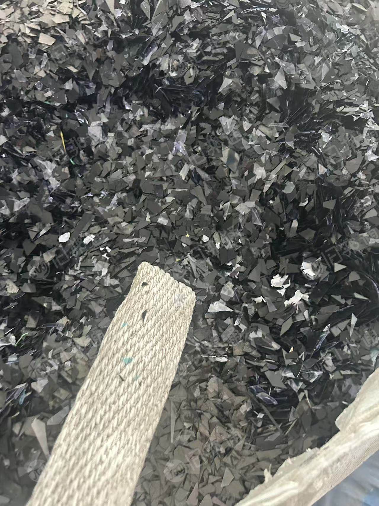 出售PVC吸塑片破碎料，黑色吸塑盒毛料，全漂的，月供100吨