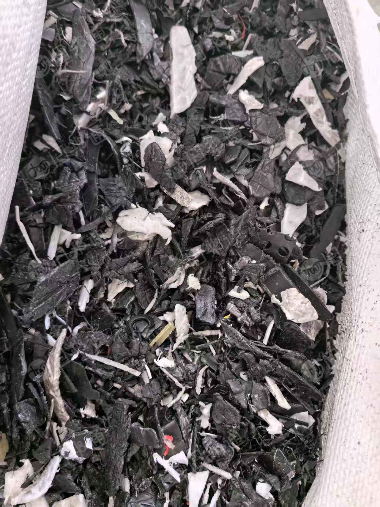 出售pp电瓶壳破碎料,月供200吨,都是清洗过的