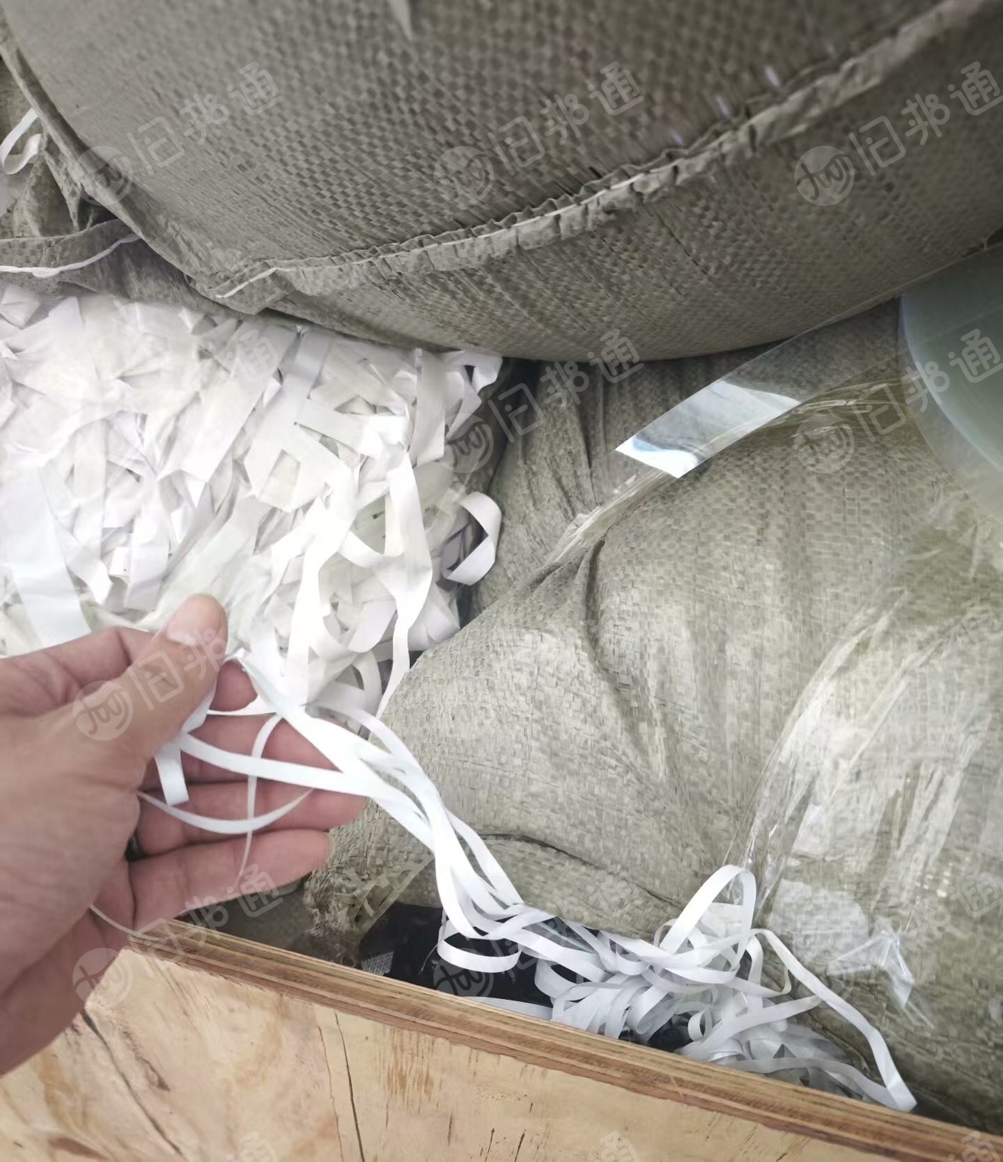 免费上门拉工业边角料,带胶的pet边角料,和离型纸边角料,燃烧料,月供2吨,货在福建福州