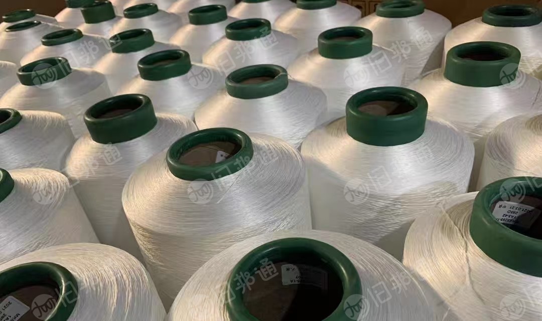 长期出售涤纶锁边丝，涤纶丝，300-400D都有，成品涤纶丝，货在江苏盛泽