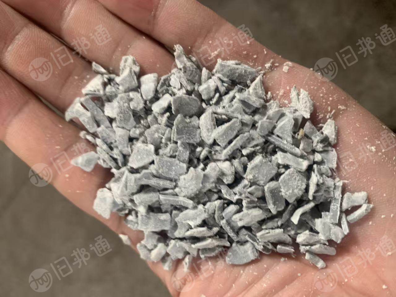 出售比电厂的阻燃合金水口破碎料，矿粉的8个左右，拉丝的30-40，月供50吨左右