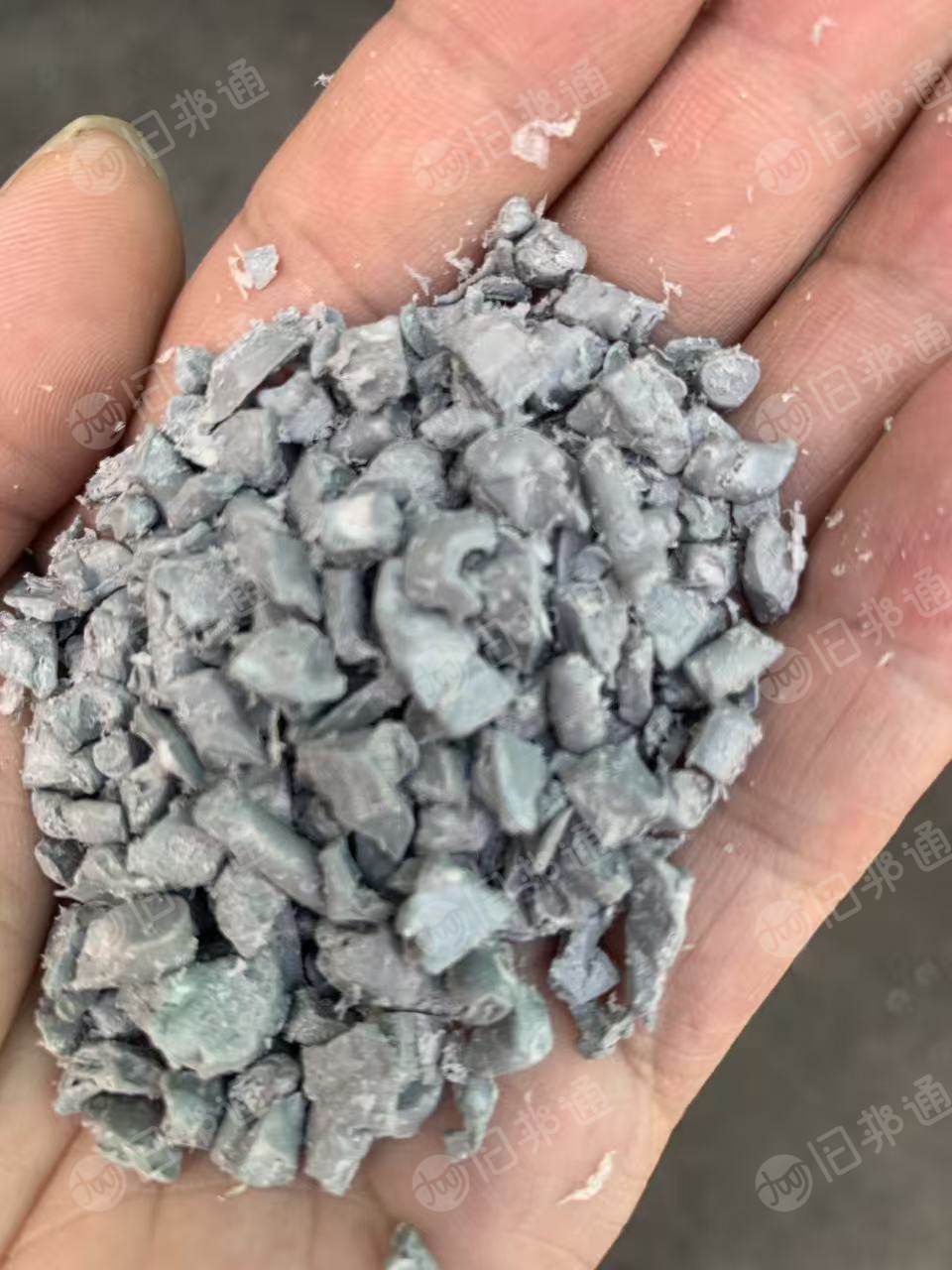 出售比电厂的阻燃合金水口破碎料，矿粉的8个左右，拉丝的30-40，月供50吨左右