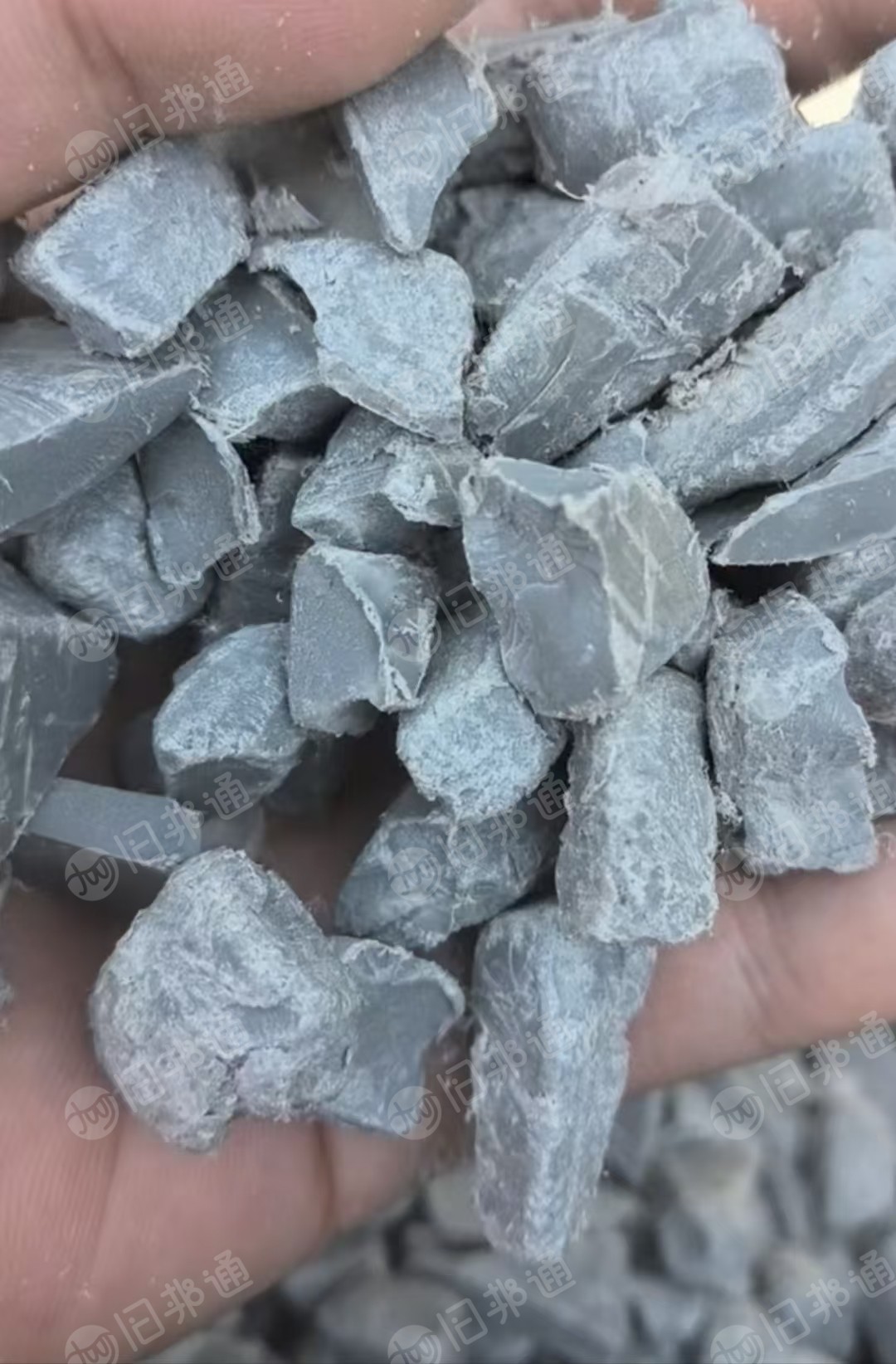 长期出售硬质PVC灰管破碎料