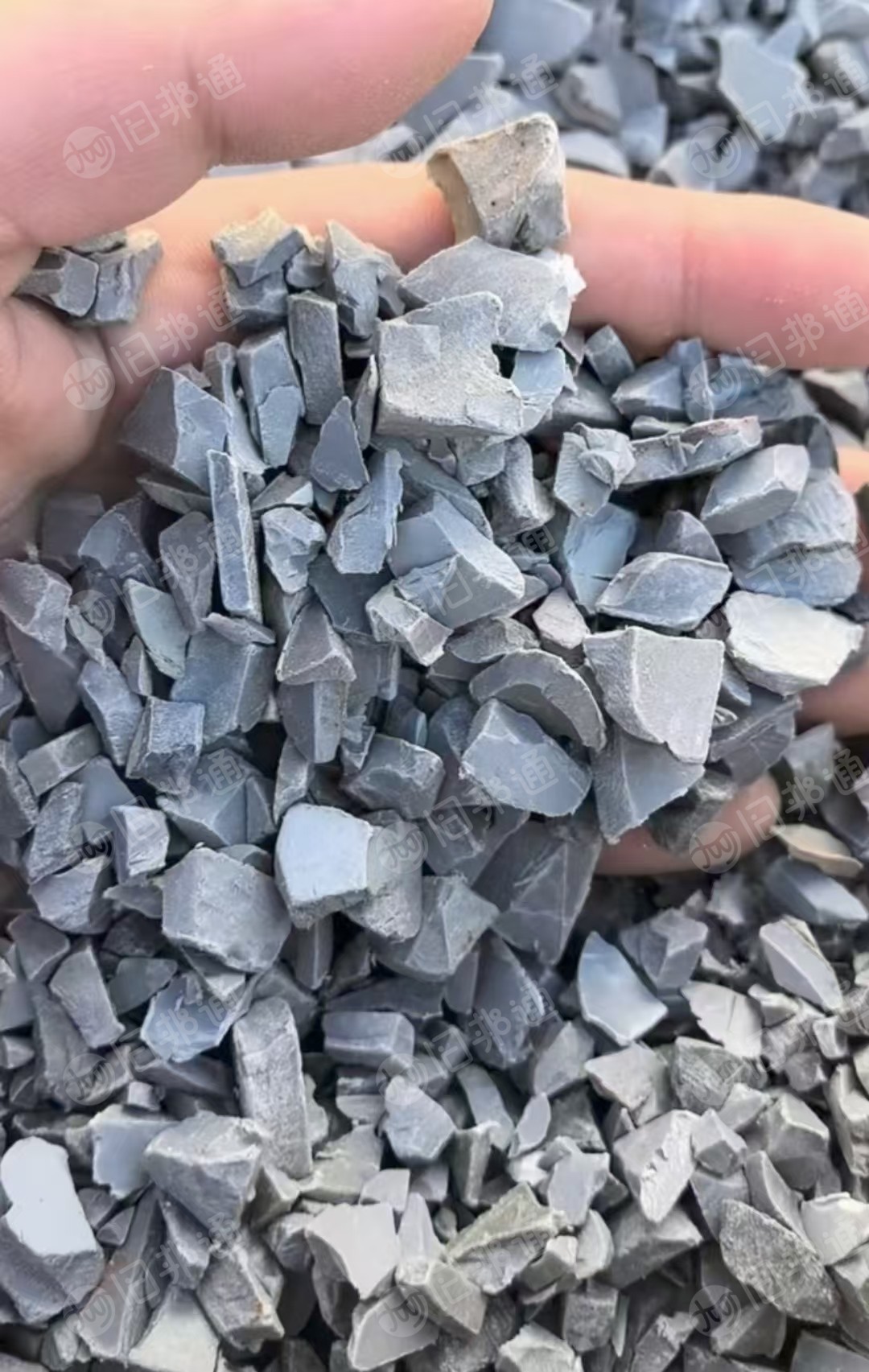 长期出售硬质PVC灰管破碎料