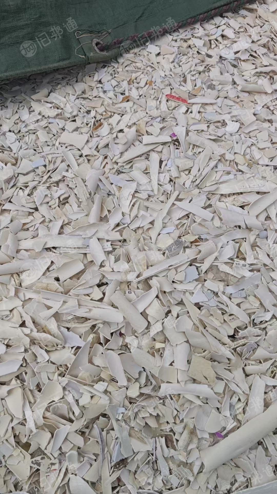 出售硬质PVC大小管破碎料，小管比例50到60左右，现货十几吨