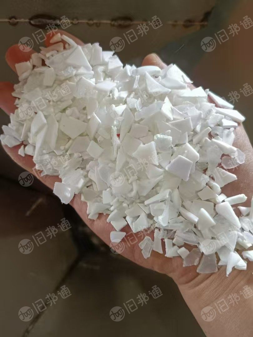 长期出售pp美缝胶管破碎料，白色的，现货60吨左右
