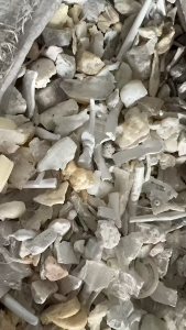 出售白灰色合金破碎料，现货30几吨