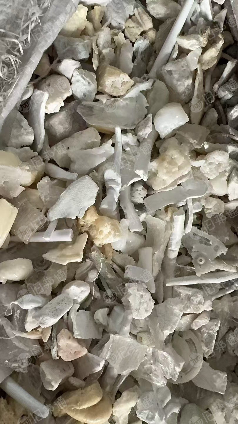 出售白灰色合金破碎料，现货30几吨