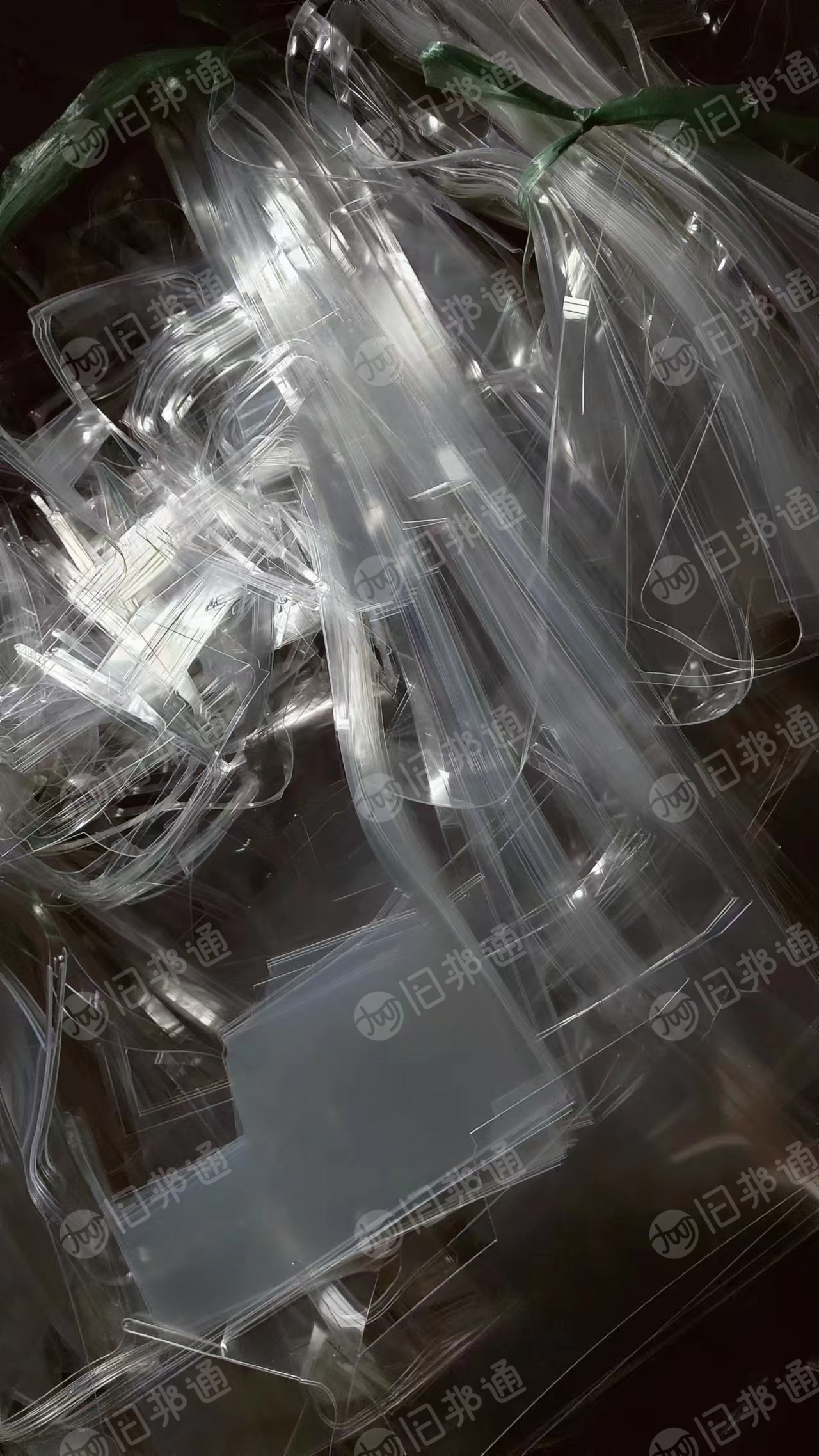 求购PET覆膜边角料,厚的PET边料,做分离或者清洗破碎用