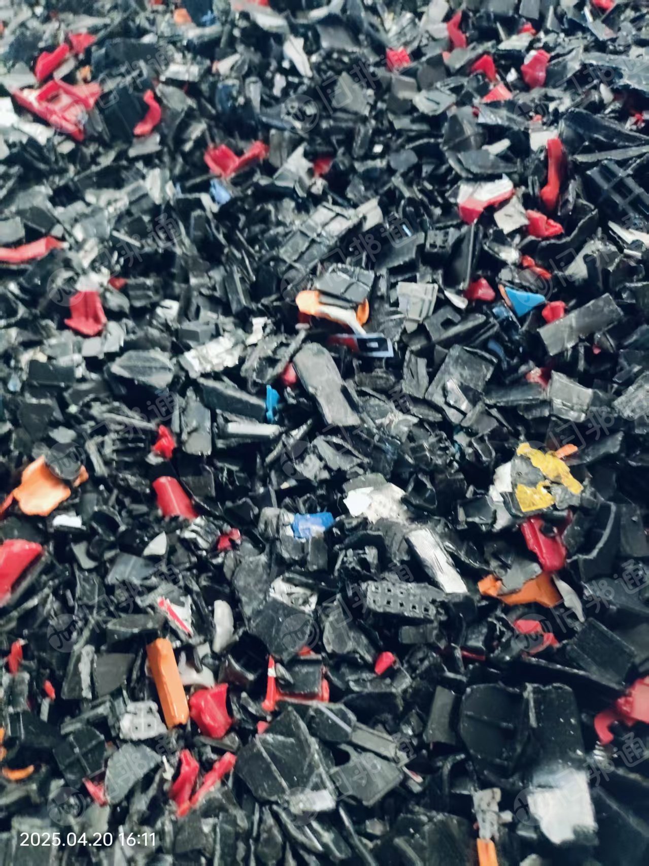 出售阻燃PC破碎料，不带胶不带涂层，少量商标纸，冲击19个