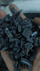 常年出售LED灯板破碎料，也就是加纤PC，加纤合金，冲击5个左右，月供200多吨