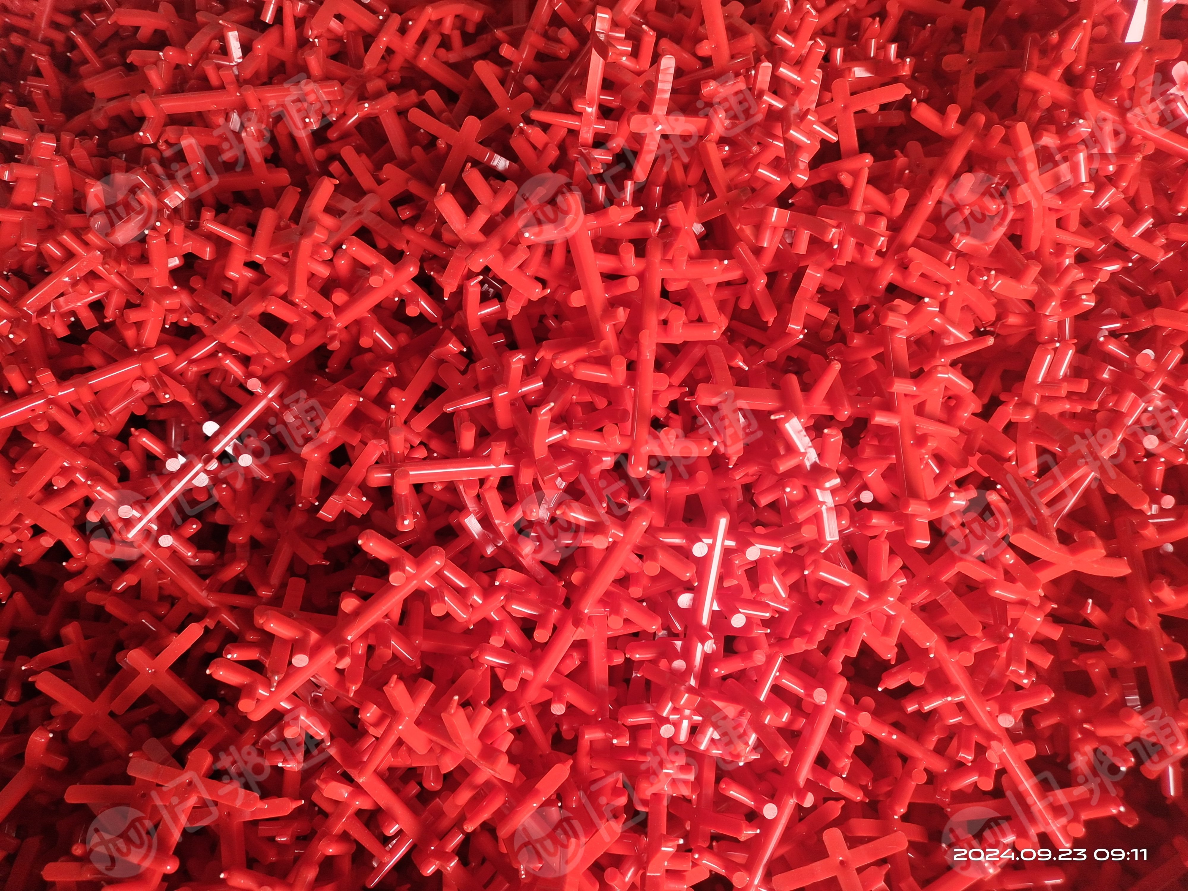 出售PC料头，PC水口料，白色红色透明都有