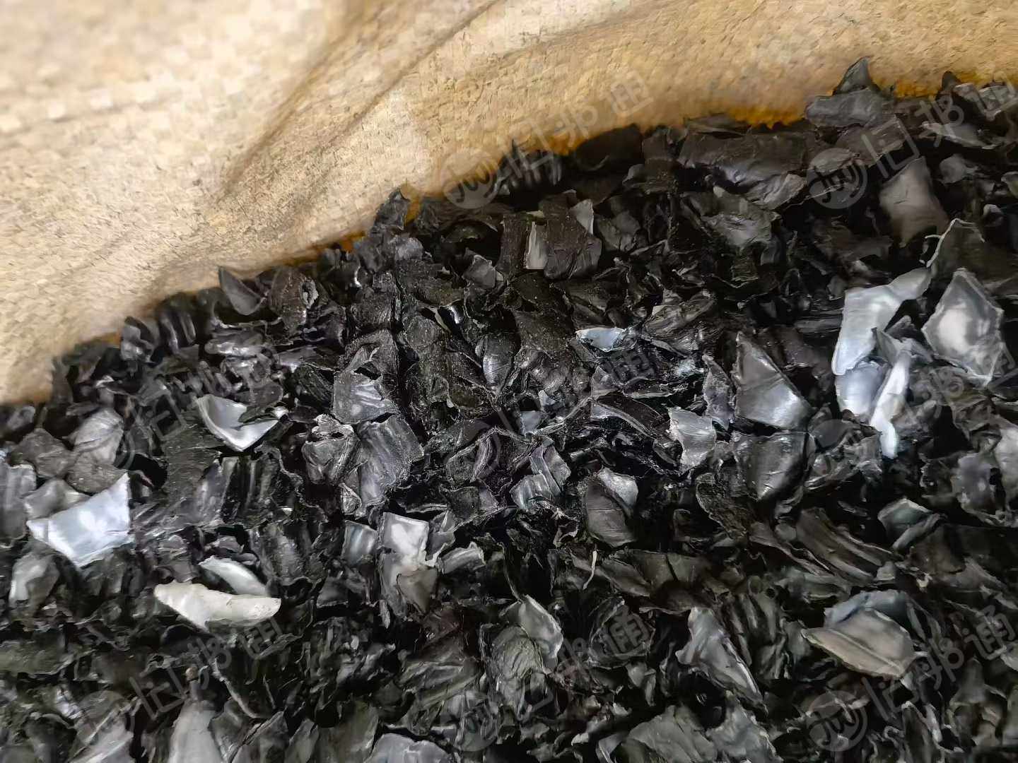 出售尼龙复合管破碎料,现货100吨