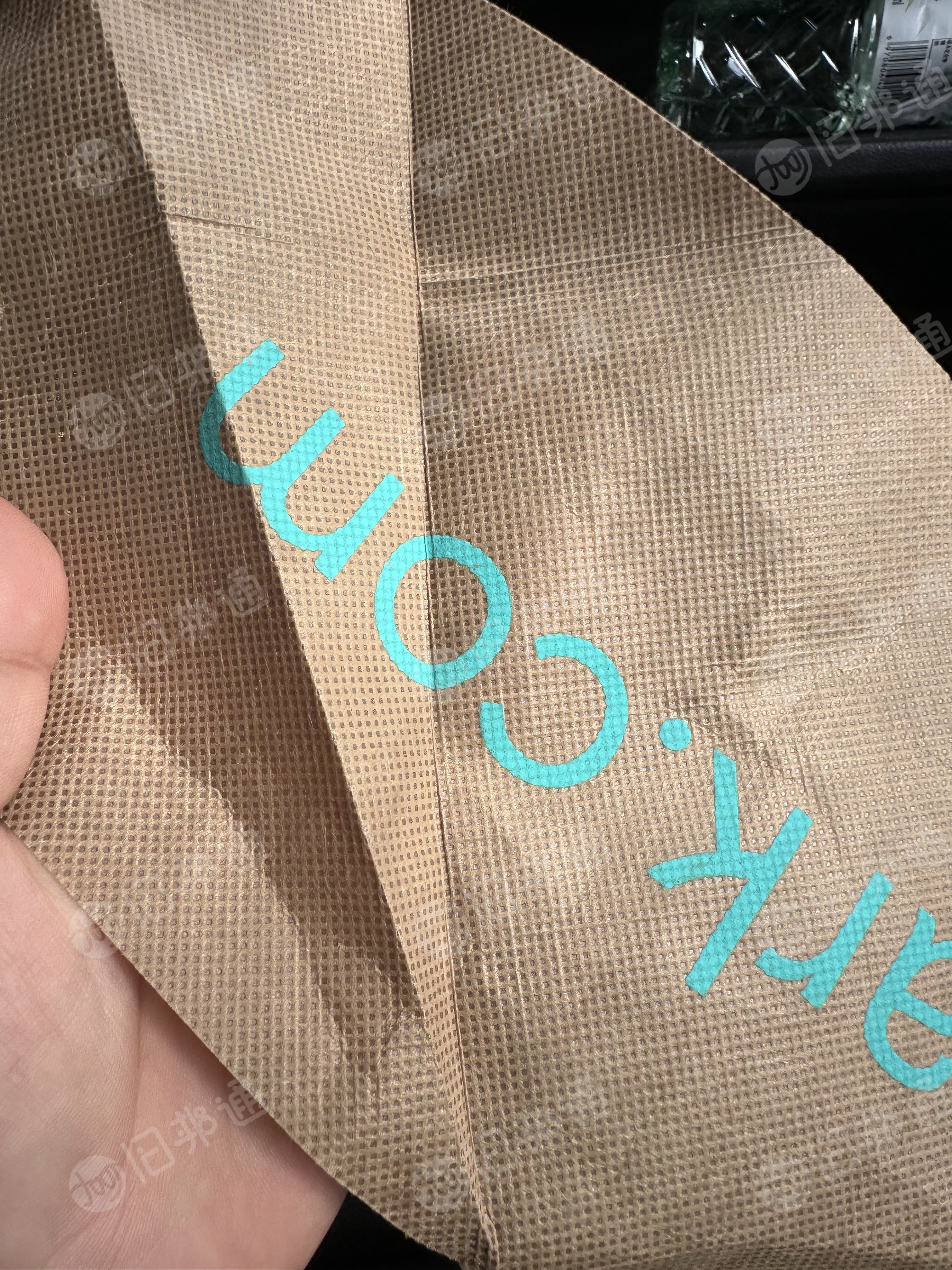 出售涤纶废布，上面有带油漆的字，现货15吨左右